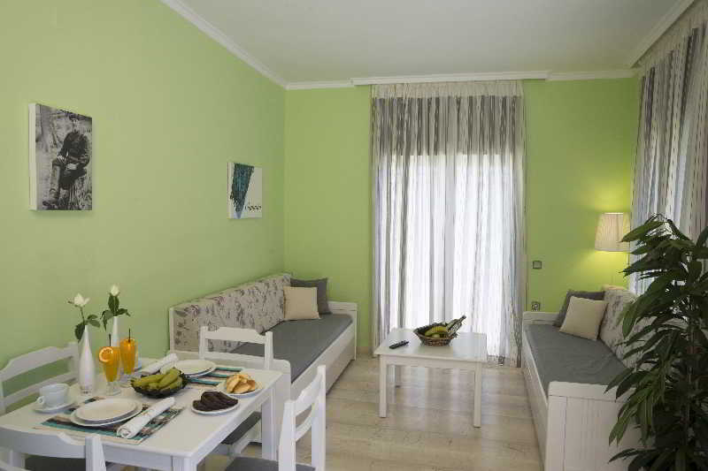 Elia Stalos Apartments Agia Marina Zewnętrze zdjęcie